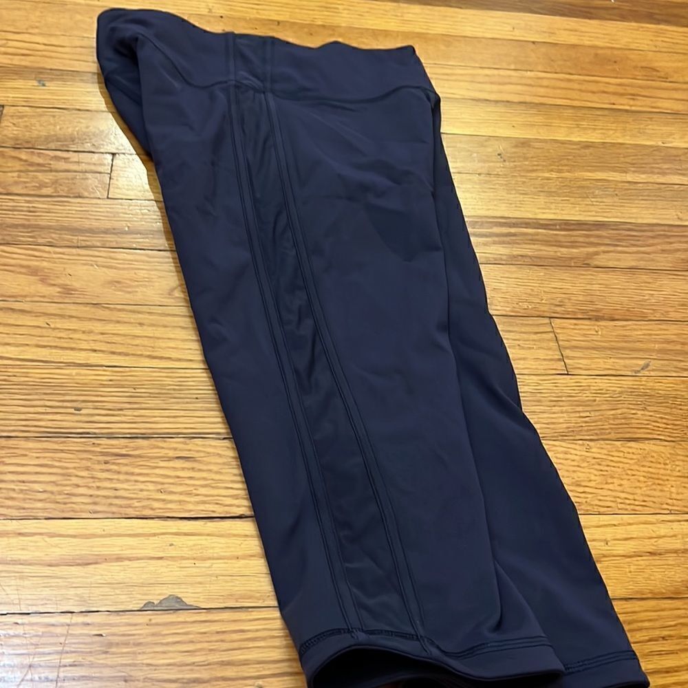 ‎Lululemon black crop legging size 6 - Picture 5 of 8